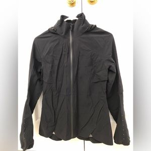 Lululemon women’s windbreaker size 4